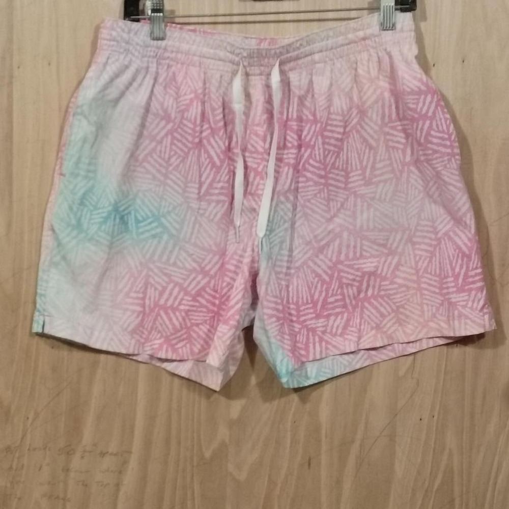 Chubbies Mens Swim Trunks Pink Teal Geometric Pattern 5.5 Inch Inseam Large